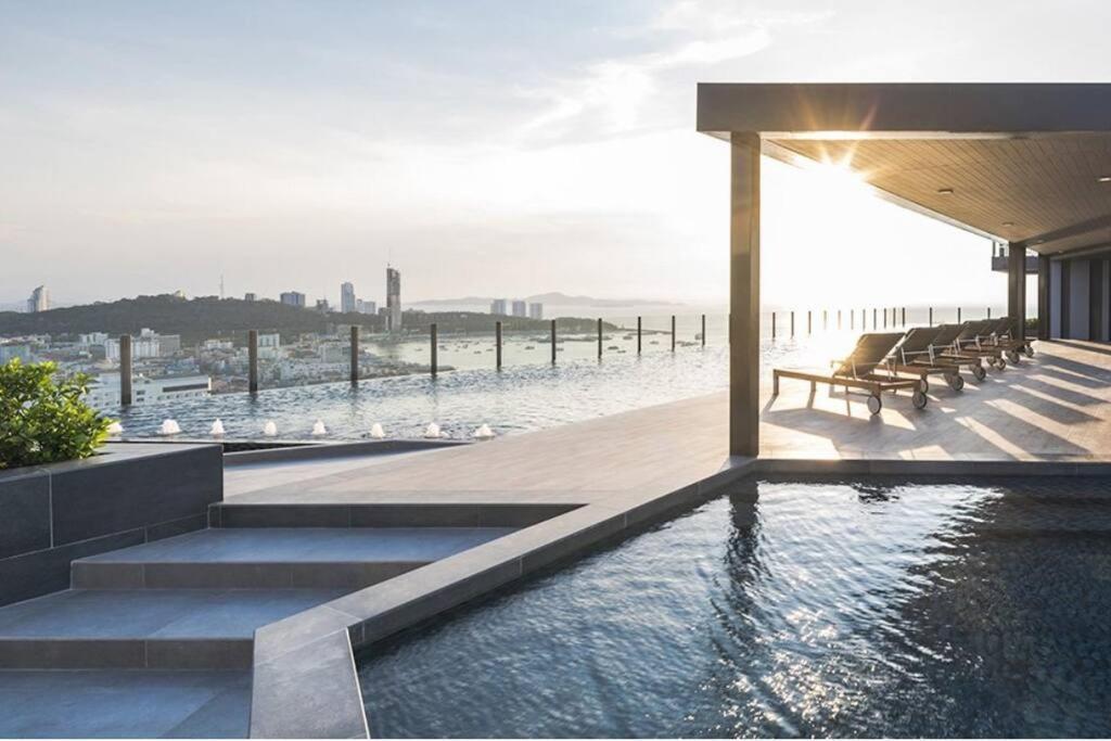 The Base Condo Center Of Pattaya Rooftop Swimming Pool Dış mekan fotoğraf