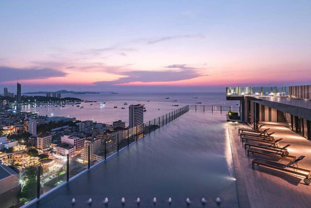 The Base Condo Center Of Pattaya Rooftop Swimming Pool Dış mekan fotoğraf