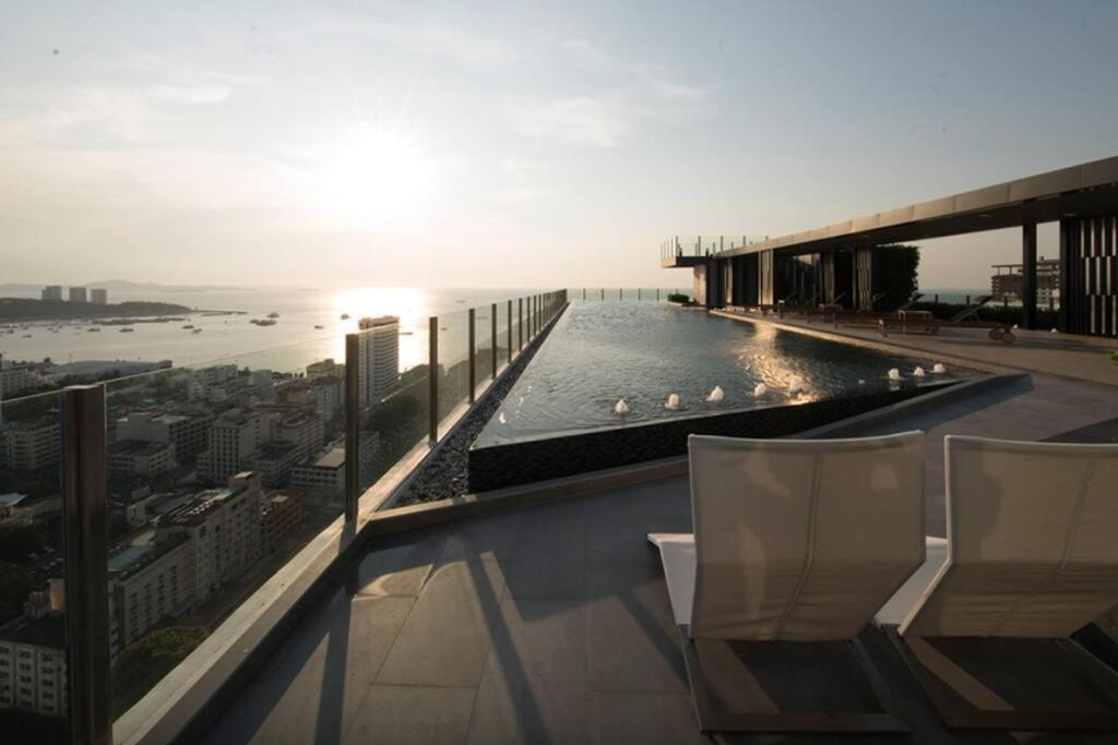 The Base Condo Center Of Pattaya Rooftop Swimming Pool Dış mekan fotoğraf